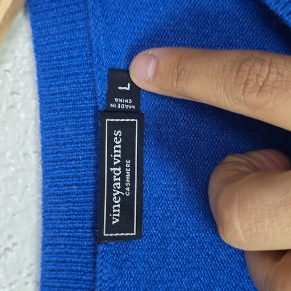 Vineyard Vines Blue Pineapple Cashmere Sweater - Picture 3 of 7